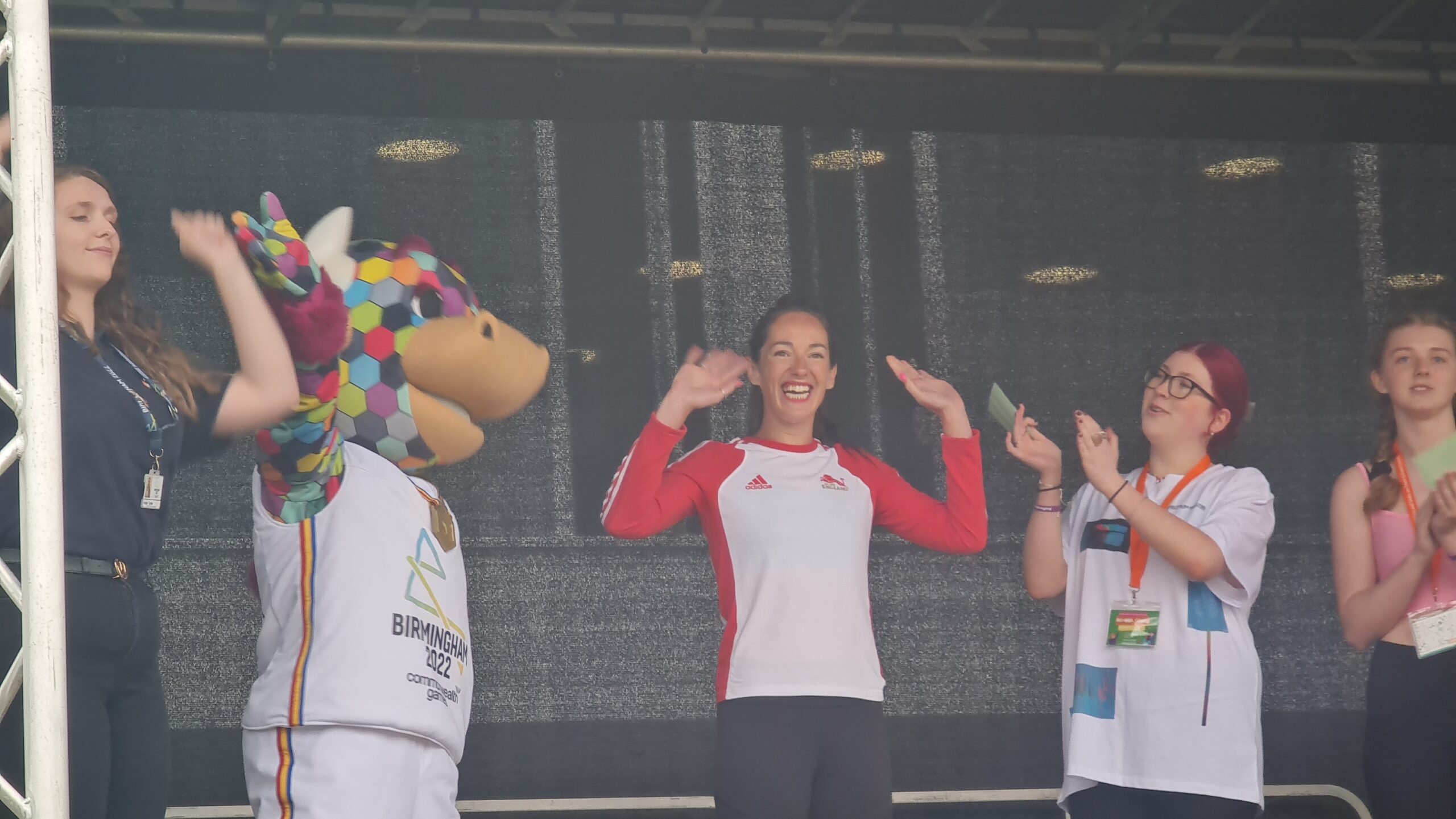 Birmingham CWG 2022 mascot, Perry the Bull, and athlete Jenny Wallwork.